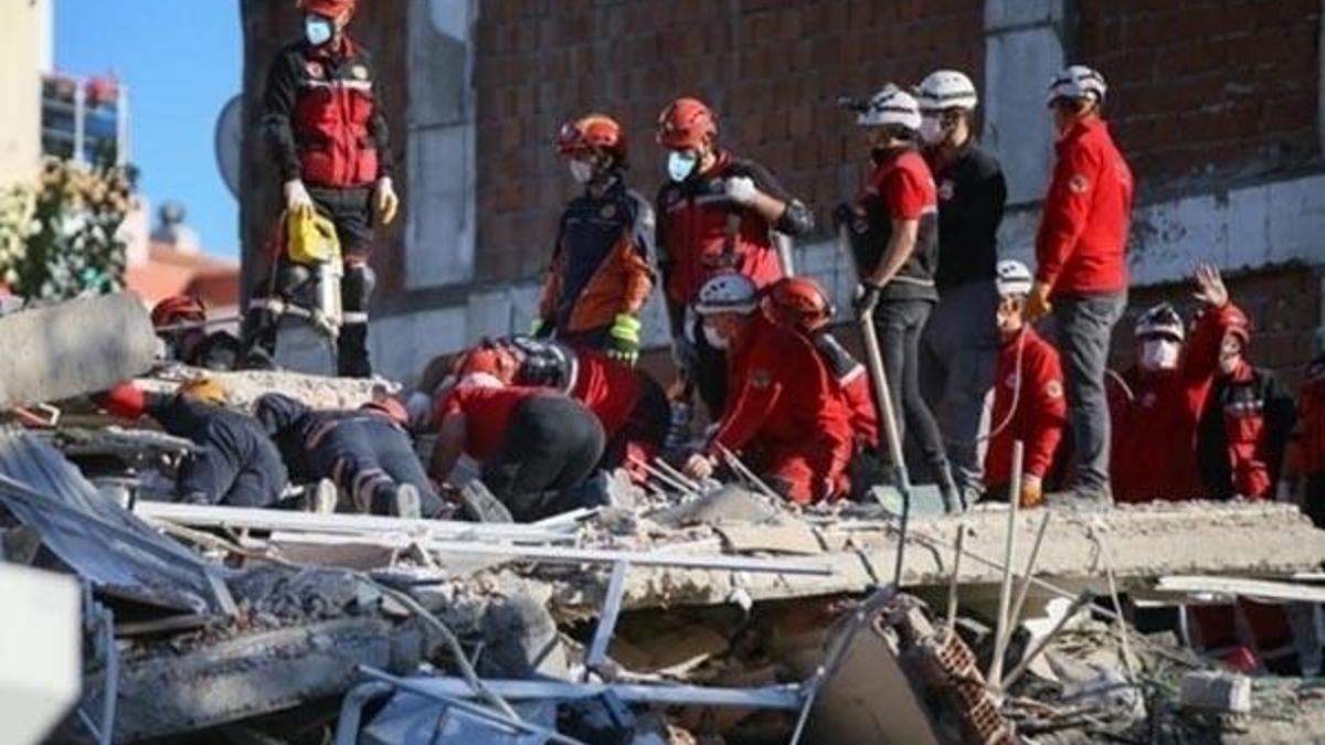 İzmir'deki depremde ölenlerin 112'si 9 binanın enkazından çıkarıldı