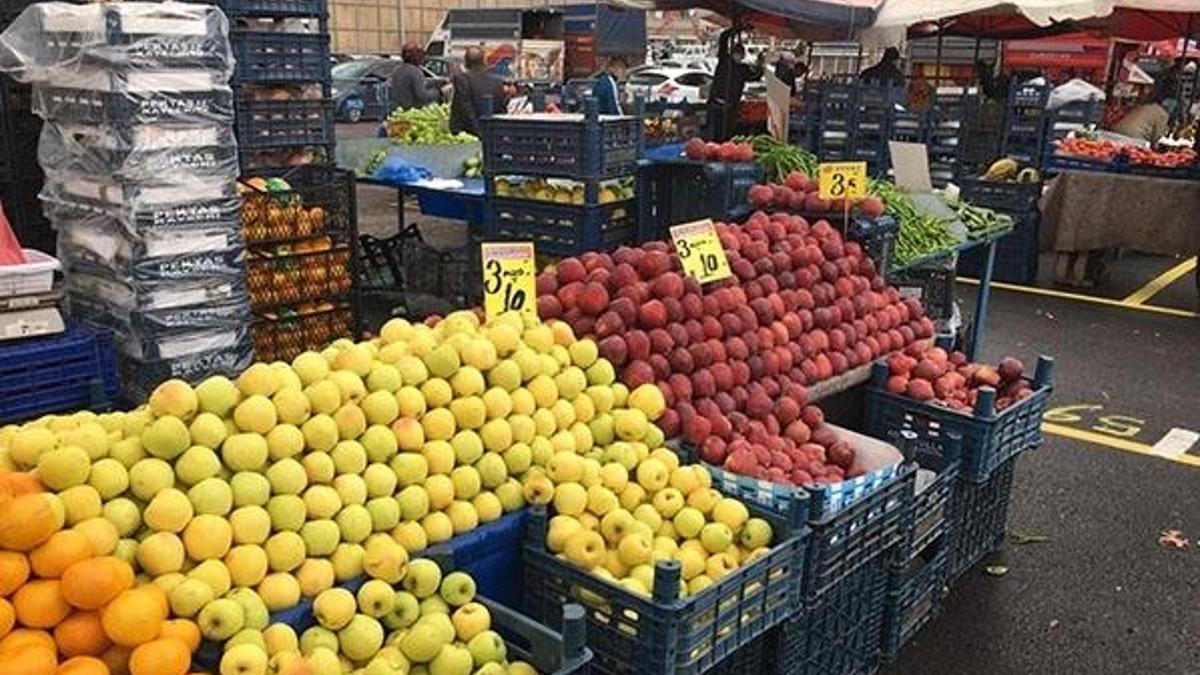 Semt pazarlarında uygun fiyat hem esnafı hem vatandaşı sevindirdi