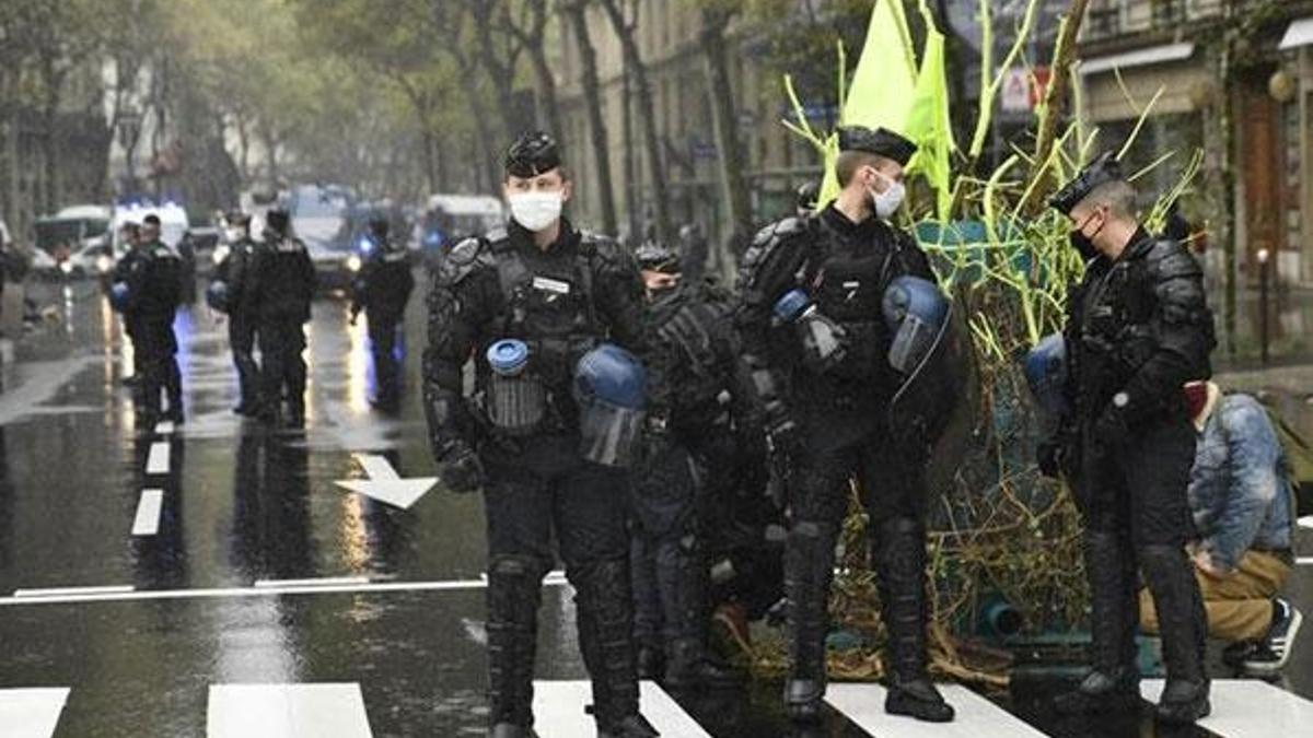 Fransa'da Türklere destek veren grup gözaltına alındı!