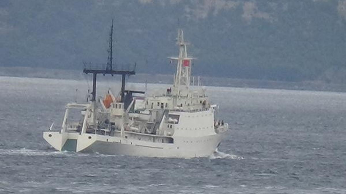 Rus istihbarat gemisi 'Donuzlav', Çanakkale Boğazı'ndan geçti