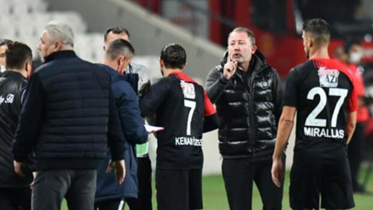'Yere yatın dedi küfürler yağdırdı'