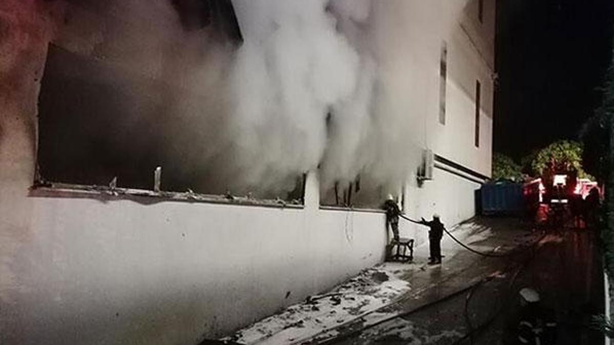 Kocaeli'de silah fabrikasında yangın!  3 saatte kontrol altına alındı