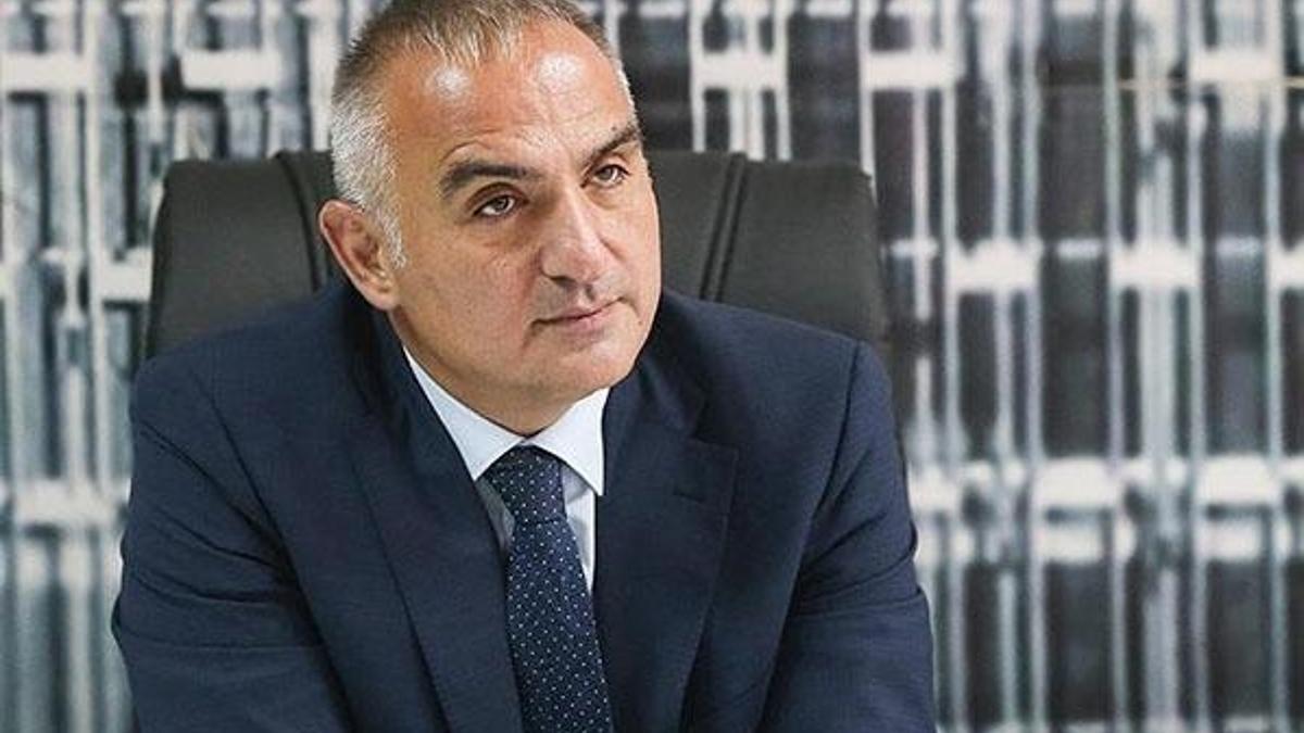 Bakan Ersoy'dan yanan tarihi Vaniköy Camii açıklaması