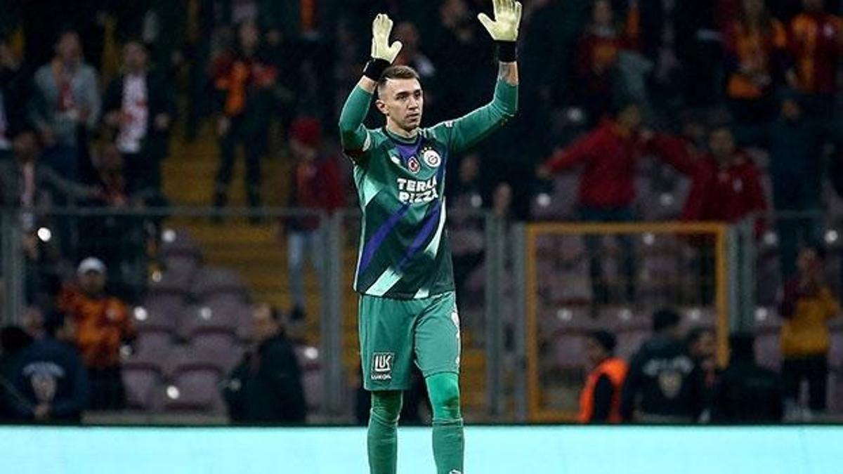 Muslera'nın Harun Tekin mesajı dikkat çekti
