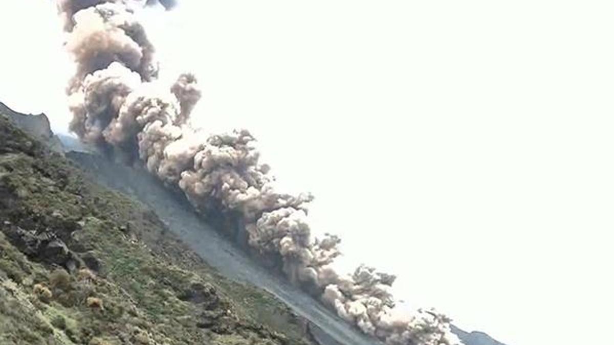 İtalya’da Stromboli yanardağında patlama