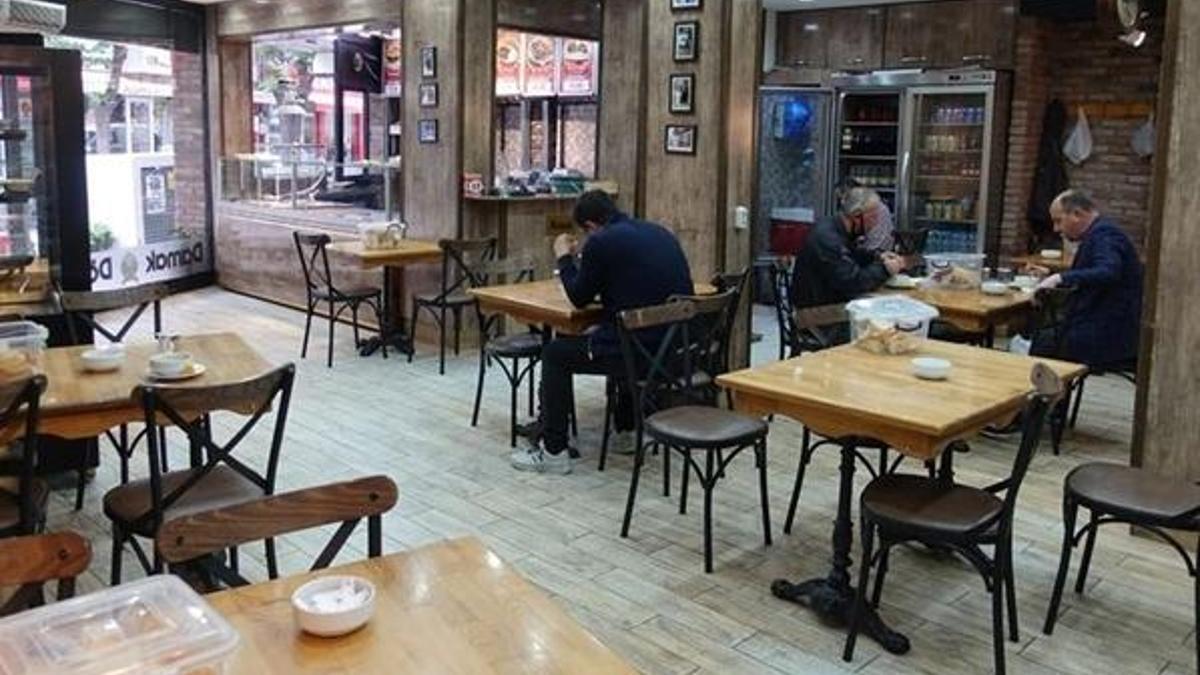 ‘’Somut tedbir’’ tavsiyesi geldi! Restoran ve kafeler kapanıyor mu?
