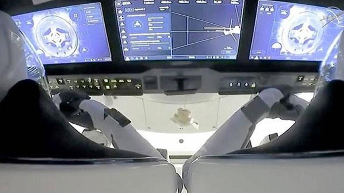 Astronotları taşıyan SpaceX mekiği Uluslararası Uzay İstasyonuna ulaştı