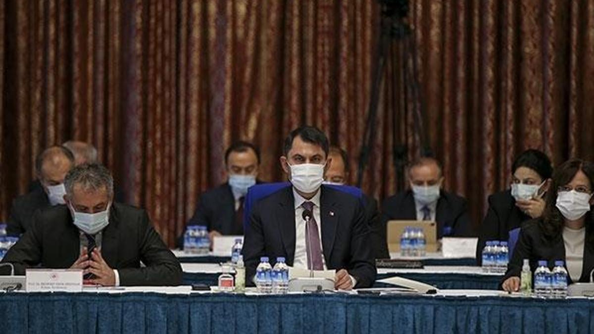 Bakan Kurum'dan eleştirilere 'kepçe'li yanıt