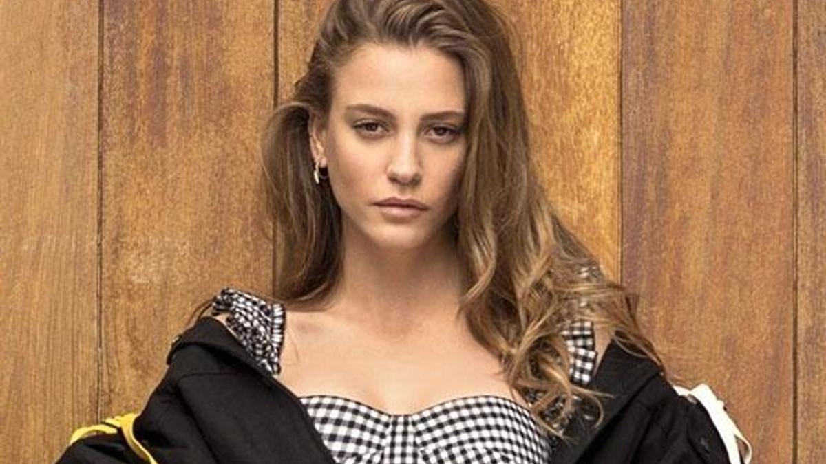 Serenay Sarıkaya'nın 'sıfır makyaj' pozlarına beğeni yağdı!