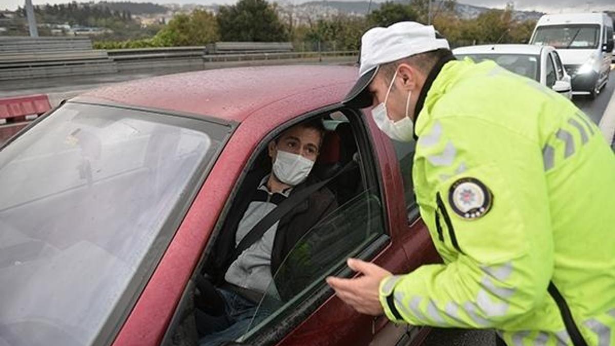 Pazar günü sokağa çıkma yasağı var mı? 65 yaş üstü ve 20 yaş altı sokağa çıkma saatleri!