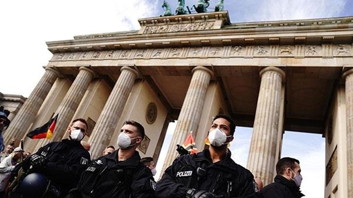 Almanya'daki koronavirüs kısıtlamaları 20 Aralık'a kadar uzatıldı