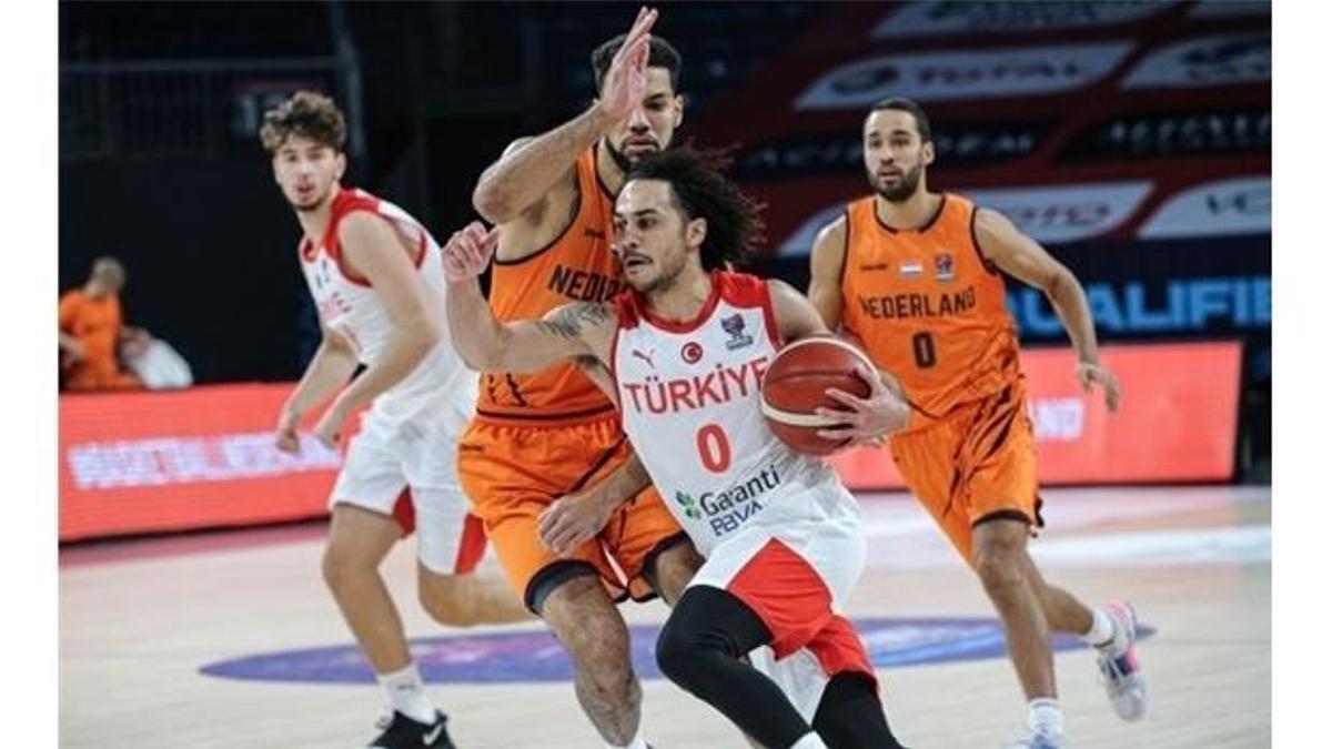 Shane Larkin şov yaptı millilerimiz ilk galibiyetini aldı