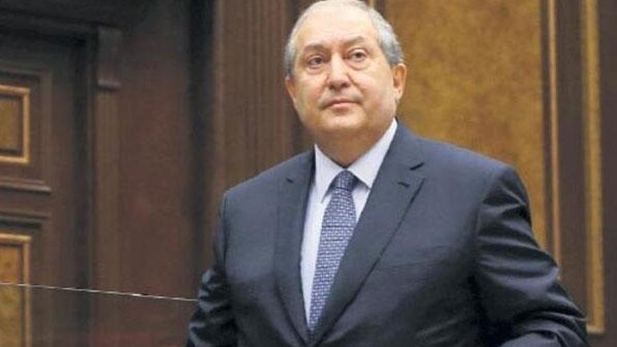 Ermenistan Cumhurbaşkanı hükümetin istifa etmesini istedi!