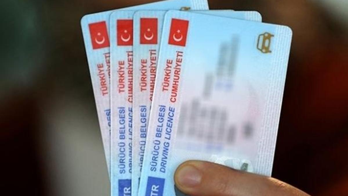 Ehliyet ve kimlikte yeni dönem! Resmen duyuruldu...