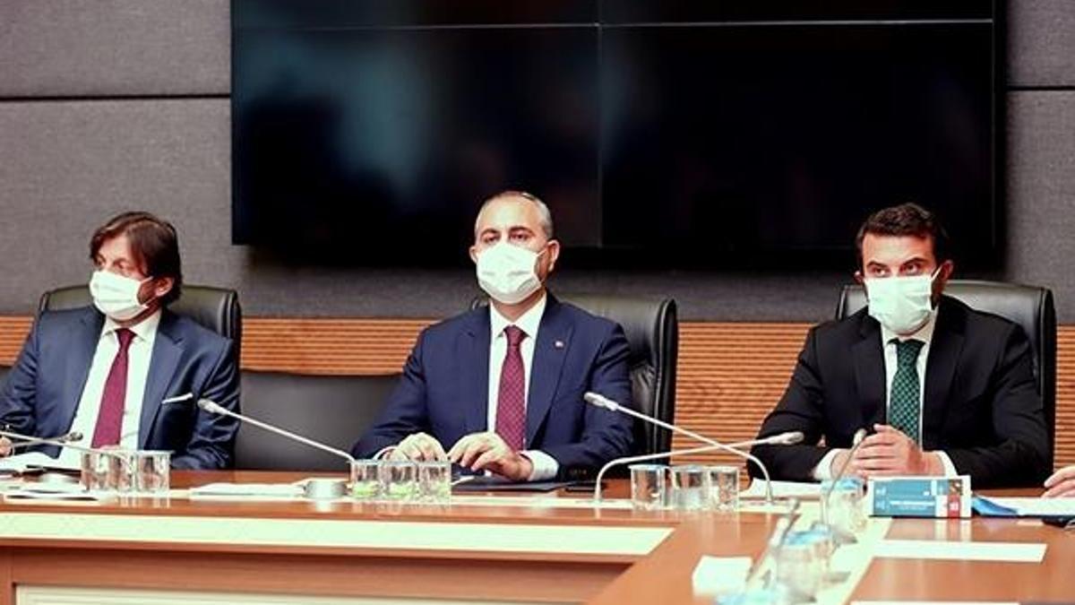 Bakan Gül: İnsan hakları çerçevesinde atılacak adımlar üzerinde çalışıyoruz