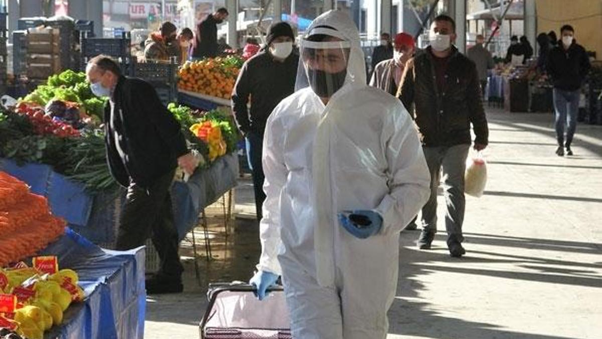 Böyle tedbir görülmedi, tulumla pazara girdi