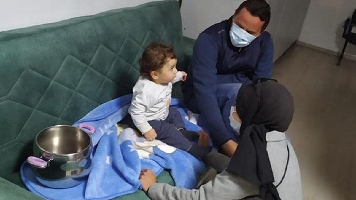 Akılalmaz olay! 1 yaşındaki bebek düdüklü tencereye sıkıştı