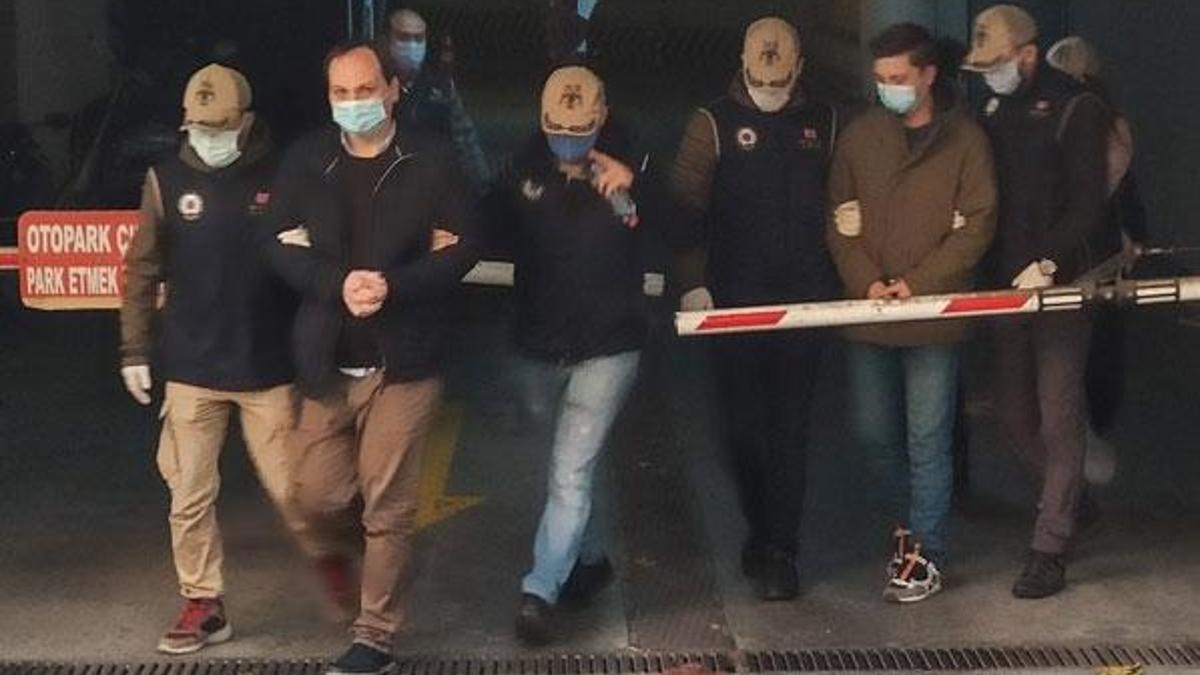 Gözaltındaki Rus gazeteciler savcılıkça serbest bırakıldı