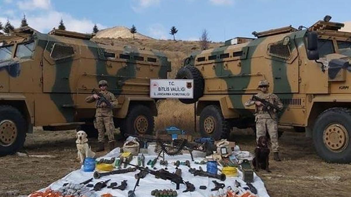 PKK'ya yönelik operasyonda silah ve patlayıcı ele geçirildi