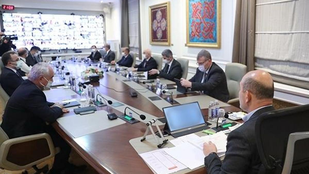 İçişleri Bakanı Soylu, 81 il valisiyle Kovid-19 ile mücadelede son durumu değerlendirdi