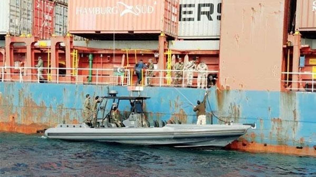 Hafter'den skandal hamle! İlaç taşıyan Türk gemisine el koydu