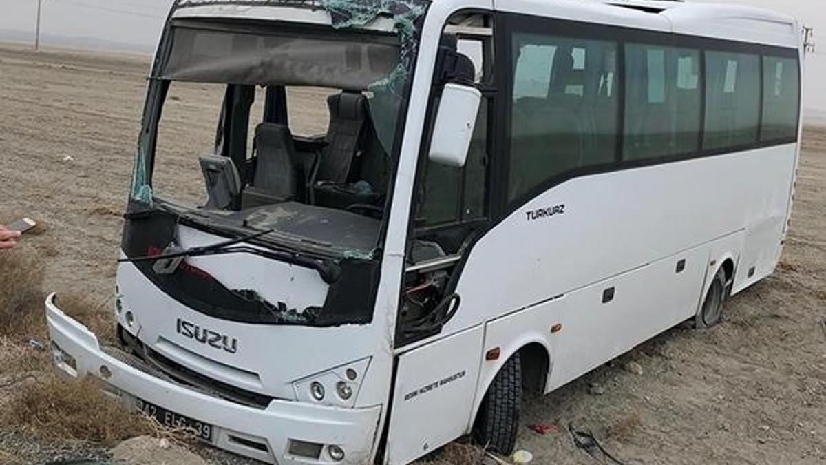 Konya'da lastiği patlayan midibüs devrildi! Çok sayıda yaralı...