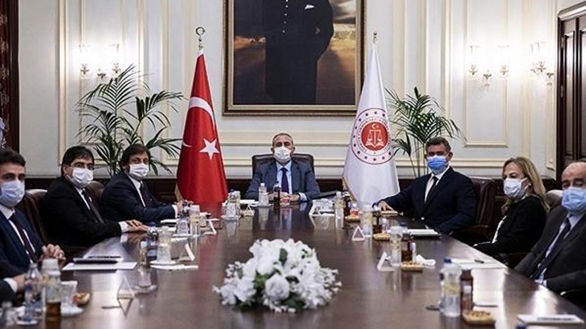 Avukatların 28 maddelik yeni reform önerileri, Adalet Bakanı Gül'e iletildi