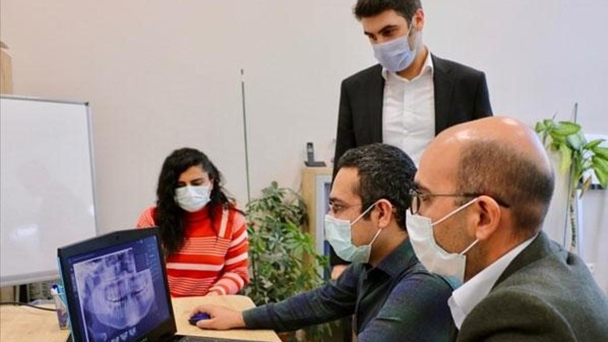 Türk bilim insanlarından 'diş hekimlerinin işini kolaylaştıracak' yazılım