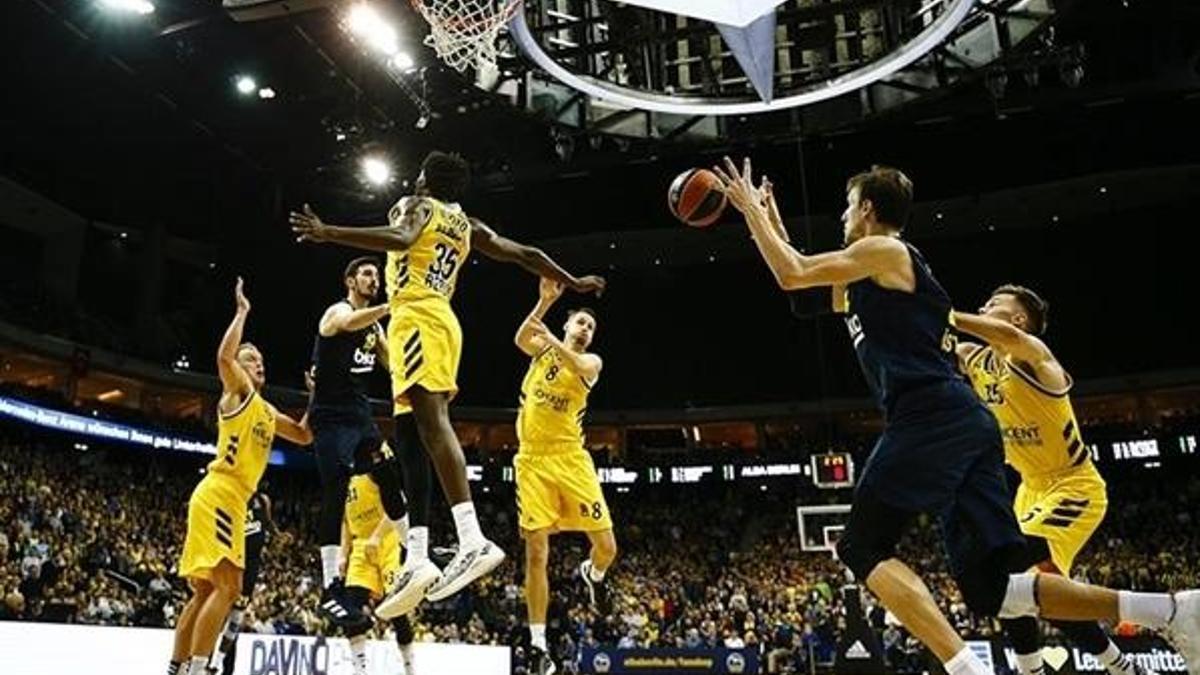 Fenerbahçe Basketbol maçı | Alba Berlin Fenerbahçe Beko maçı hangi kanalda? Saat kaçta, şifresiz naklen mi yayınlanacak, canlı mı?