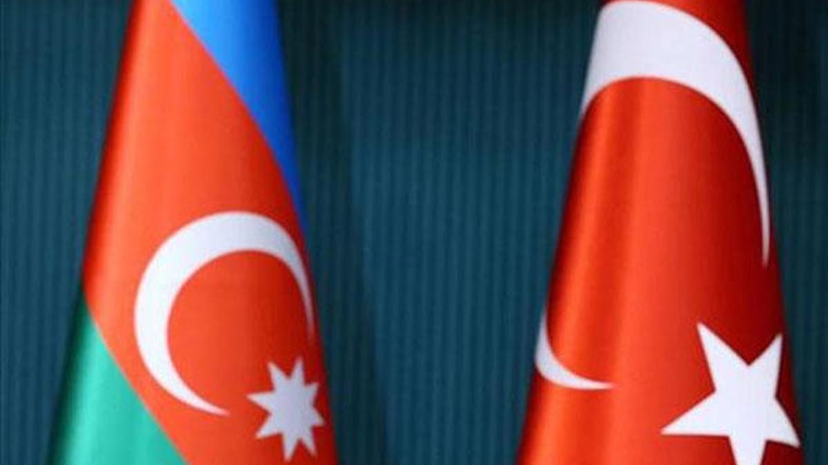 Dışişleri Bakanı Çavuşoğlu duyurdu: Azerbaycan ile vizeler kalkıyor