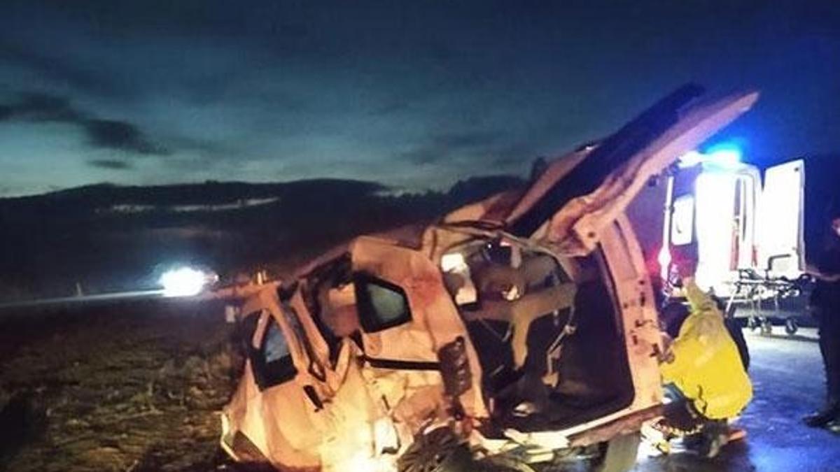 Gece yarısı korkunç kaza: 2 ölü, 4 yaralı