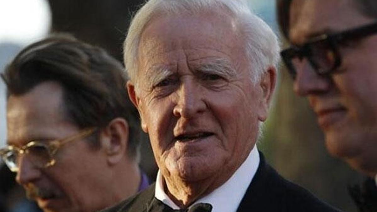 Ünlü romancı John Le Carre hayatını kaybetti!