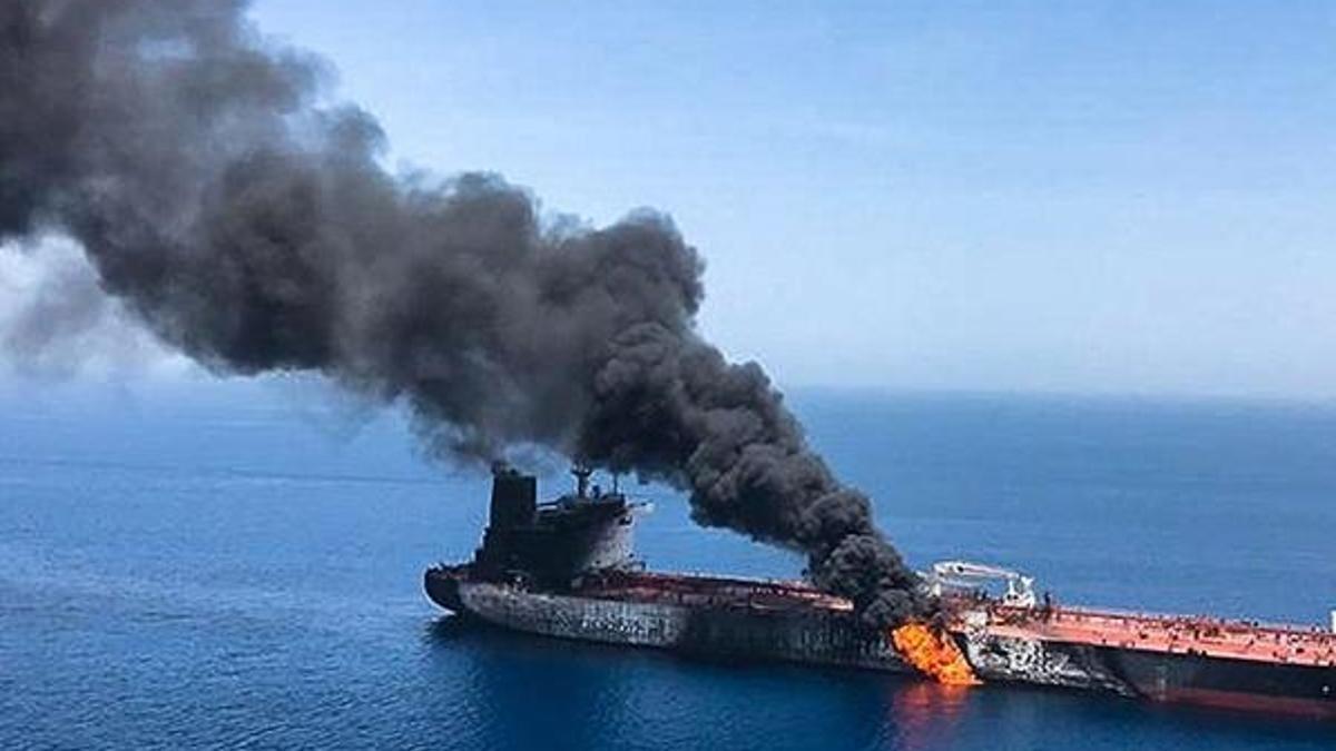 Suudi Arabistan'ın Cidde limanındaki petrol tankerinde patlama!