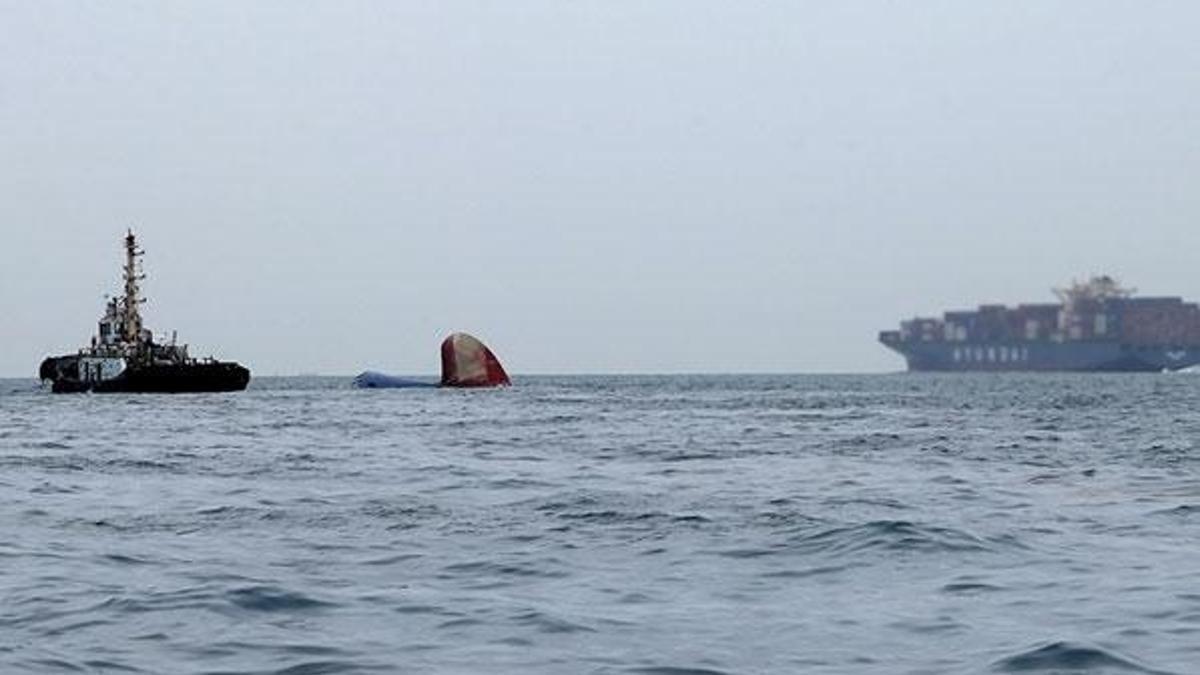 Vietnam kıyılarında kargo gemisi battı: 15 kişi kayıp
