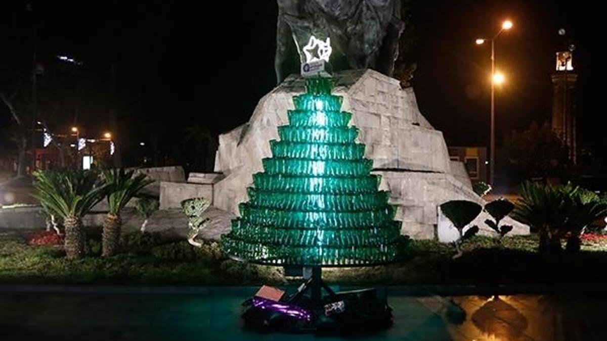 1250 soda şişesinden noel ağacı yapıldı
