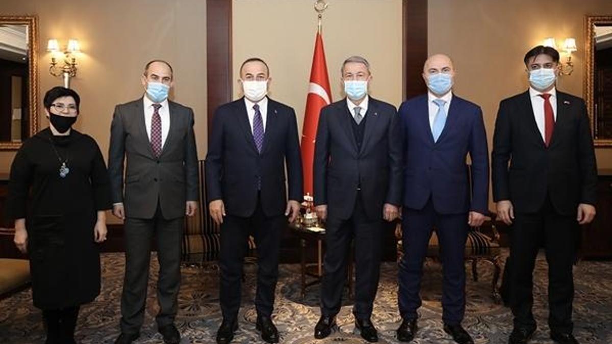 Bakan Akar ve Çavuşoğlu, Ahıska ve Gagauz Türkleri ile bir araya geldi