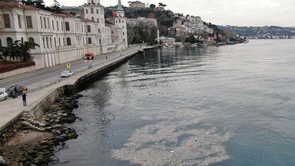 İstanbul Boğazı'nda tedirgin eden görüntü!