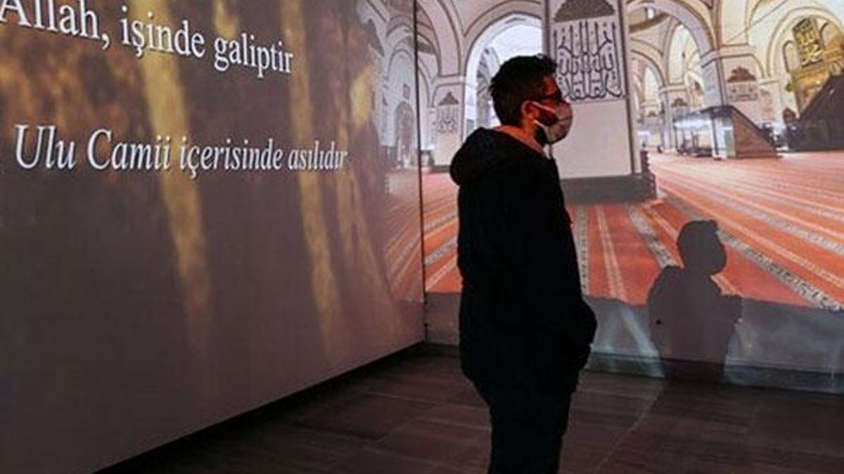 'Kazasker Mustafa İzzet Efendi' anısına hazırlanan sergi ilgi çekiyor