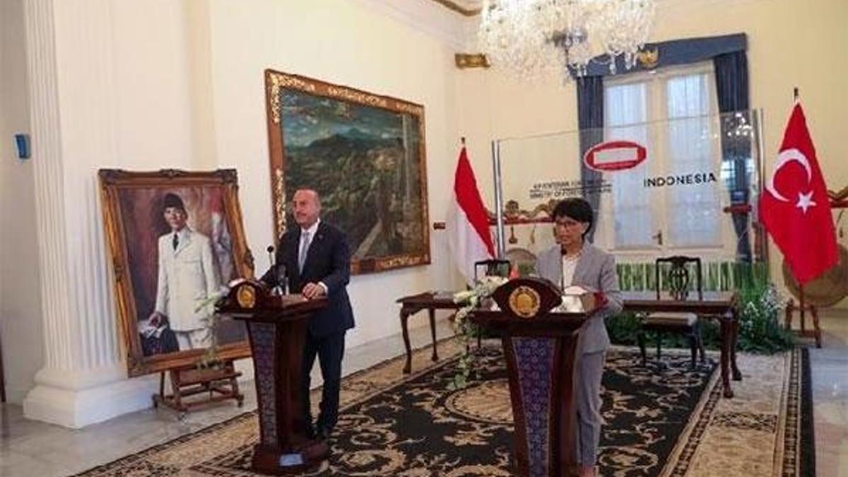 Bakan Çavuşoğlu, Marsudi ile bir araya geldi