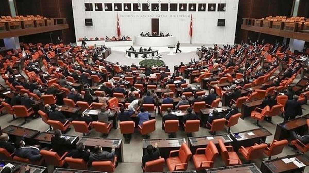 CHP, 'Asgari Ücret Kanun Teklifi'ni TBMM Başkanlığı'na sundu