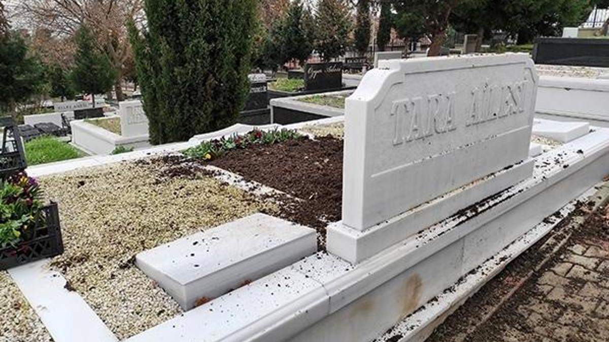 Şarık Tara'nın babalık davası nedeniyle mezarı açıldı