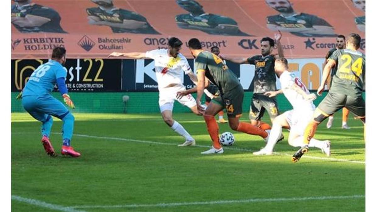 Hamza Hamzaoğlu 6 maçtır kaybetmiyor! Alanyaspor: 1 Yeni Malatyaspor: 1
