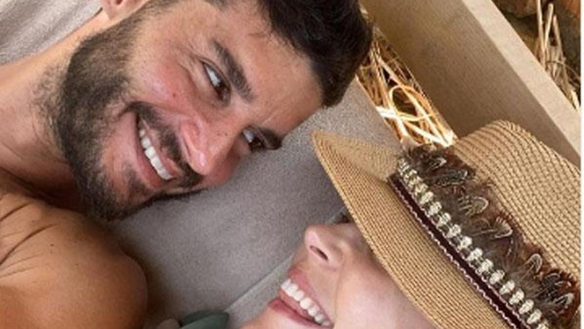 Yıldız Çağrı Atiksoy'dan sevgilisi Berk Oktay'a destek!
