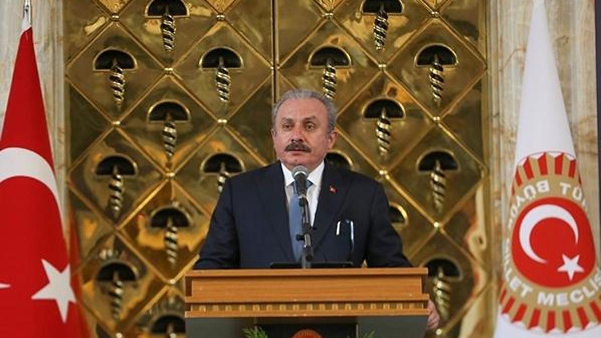 TBMM Başkanı Şentop, Meclis'te sergi açtı