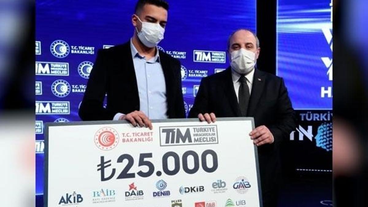Sağlıkçılar için ekstra koruyucu maske geliştirdi, birinci oldu