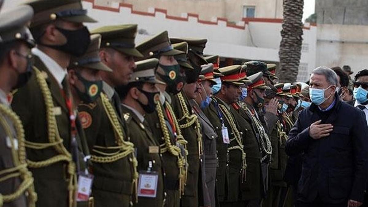 Bakan Akar ve TSK komuta kademesi Libya'da