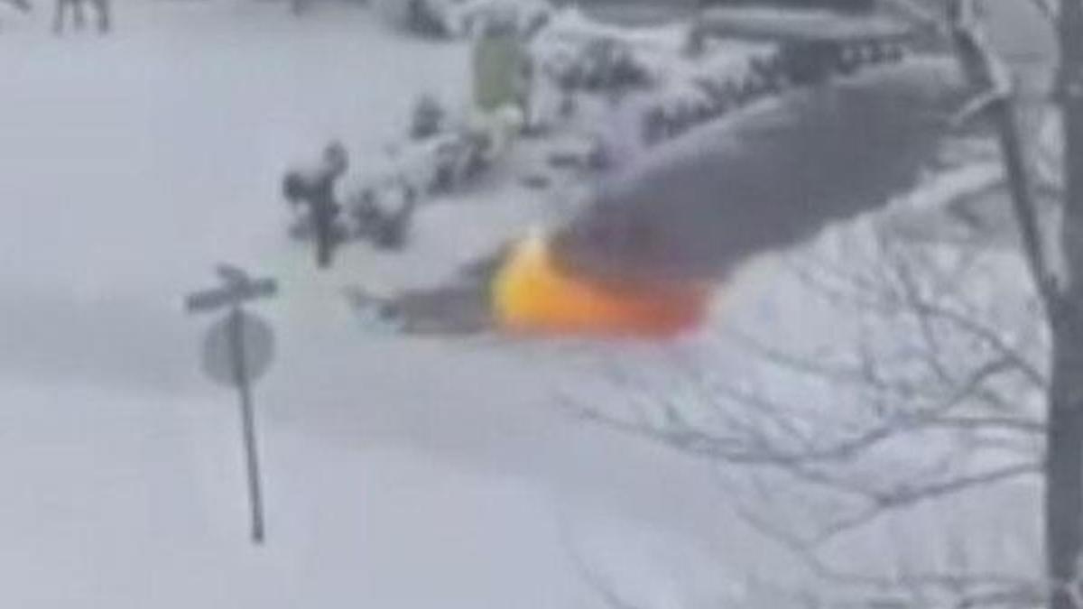 Görenler şoke oldu! Kar temizlemek için lav silahı kullandı