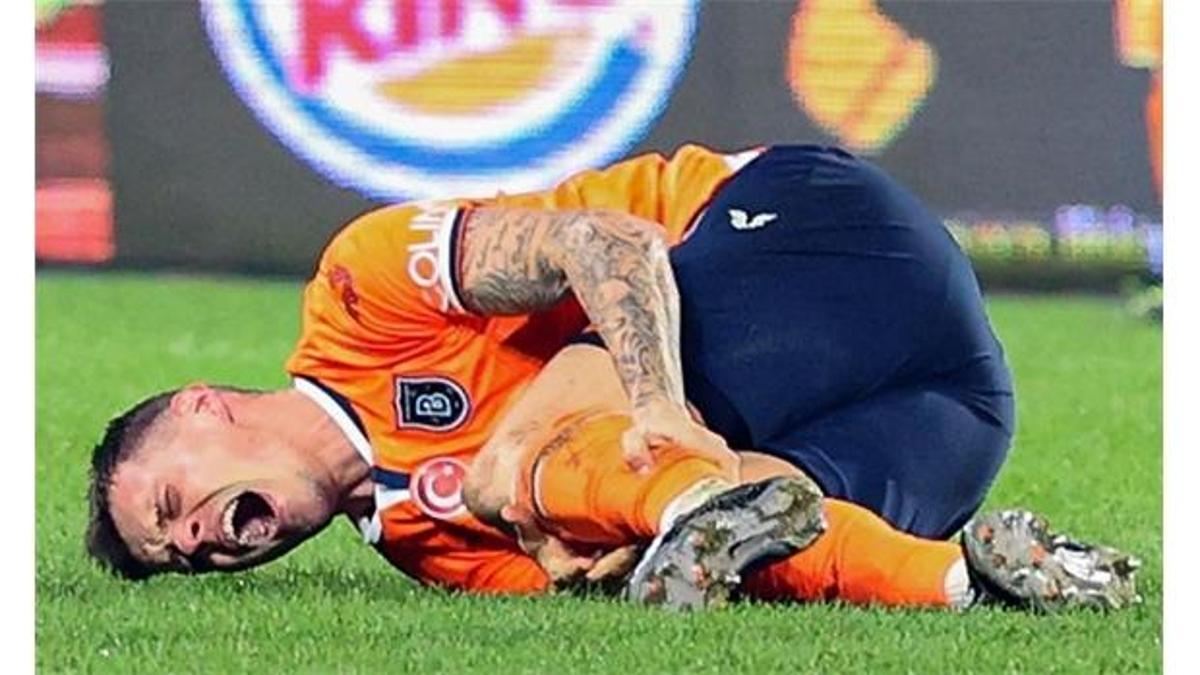 Rakibe koşarken bir anda yere yığıldı! Skrtel şoku