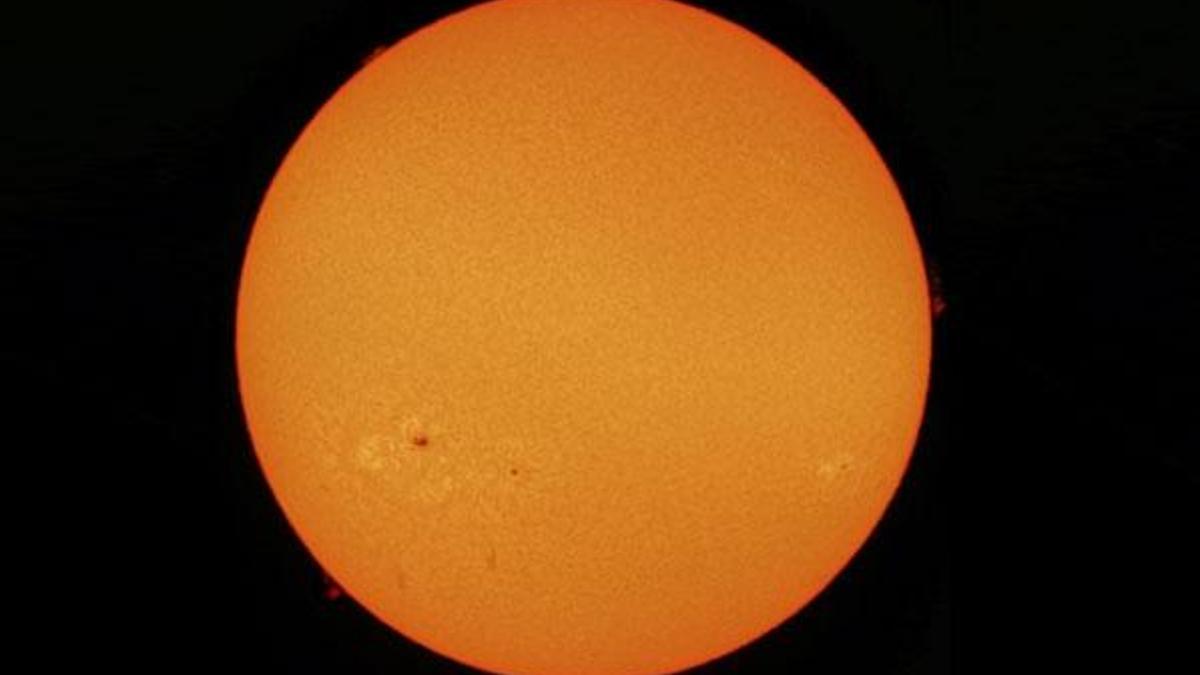 Güneş'te Dünya'dan büyük leke görüntülendi