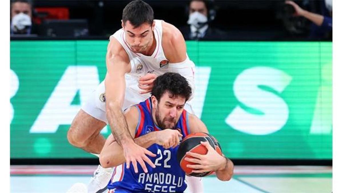 Anadolu Efes Causeur ve Thompkins'i durduramadı